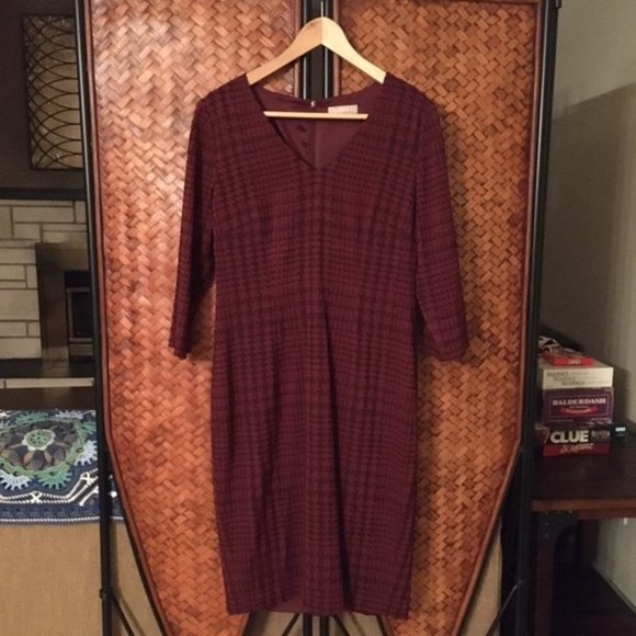 Luxurious Pomegranate Red Houndstooth Velvet Burnout Midi Shift Dress - Picture 3 of 9